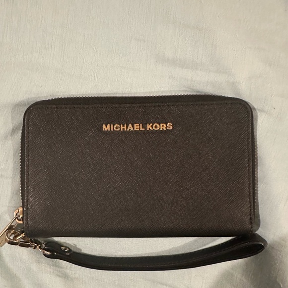 Michael Kors Jet Set Black Saffiano Leather Zip Wallet EUC - Picture 1 of 6